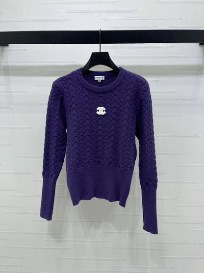 Round neck pullover long sleeved sweater