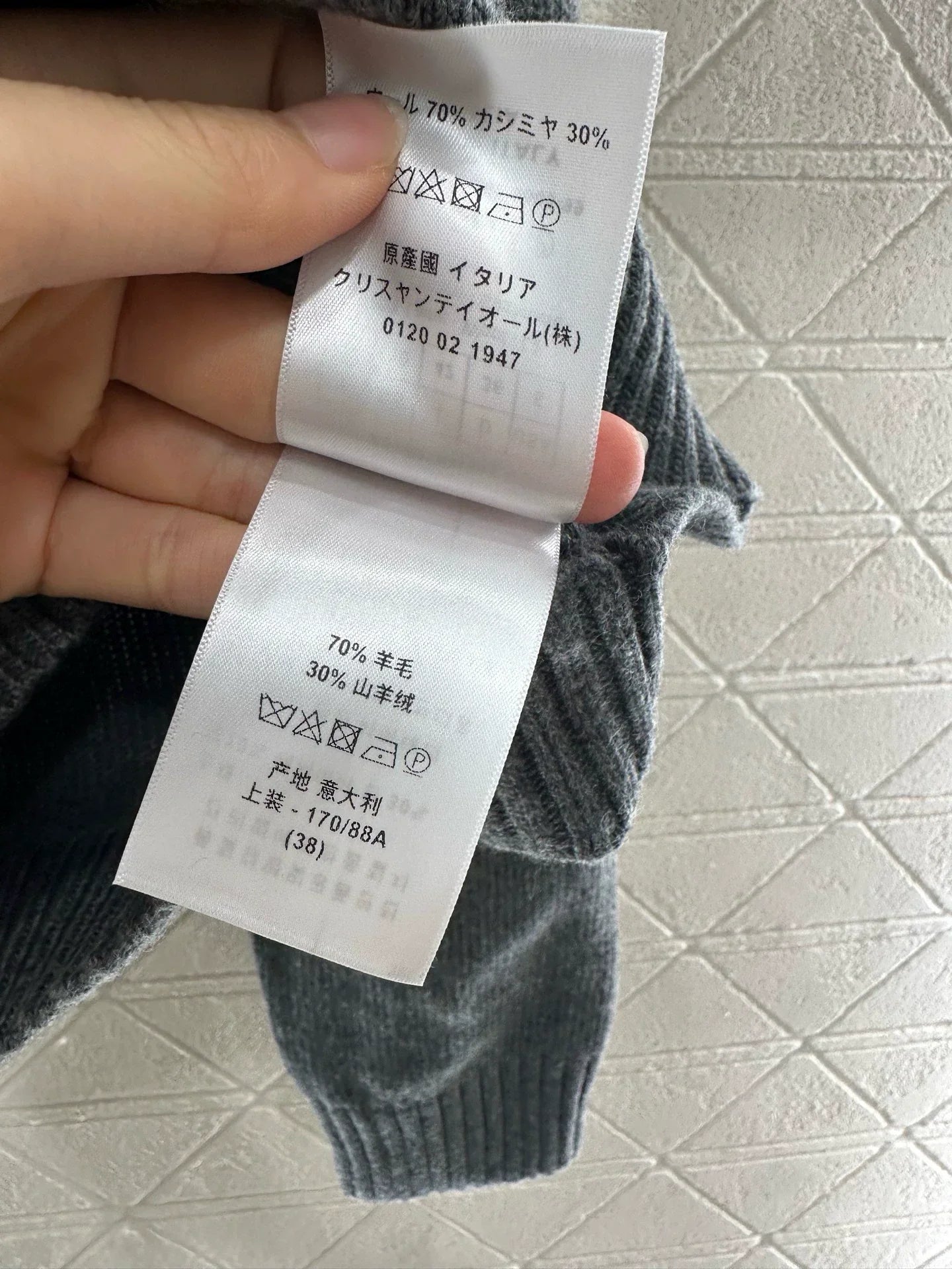 D 25 Crochet letter knitted sweater