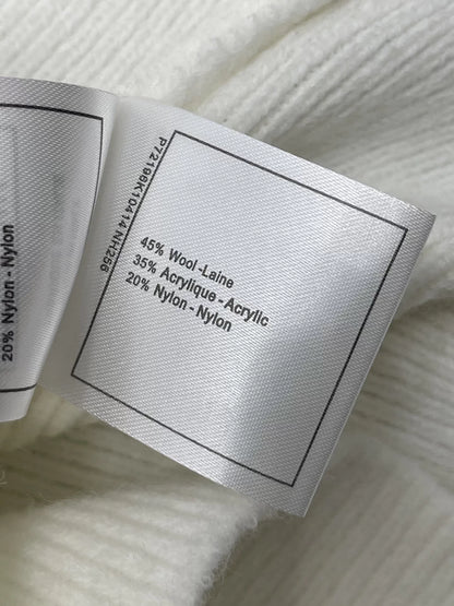 Round neck pullover long sleeved sweater