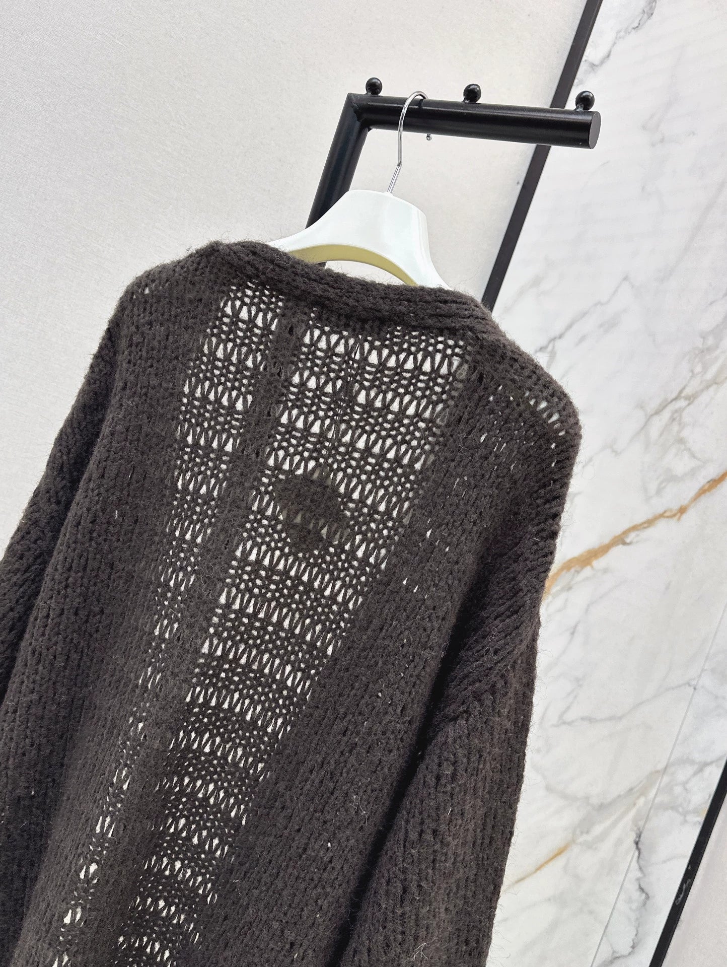 25 Embroidered decorative V-neck knitted silhouette cardigan