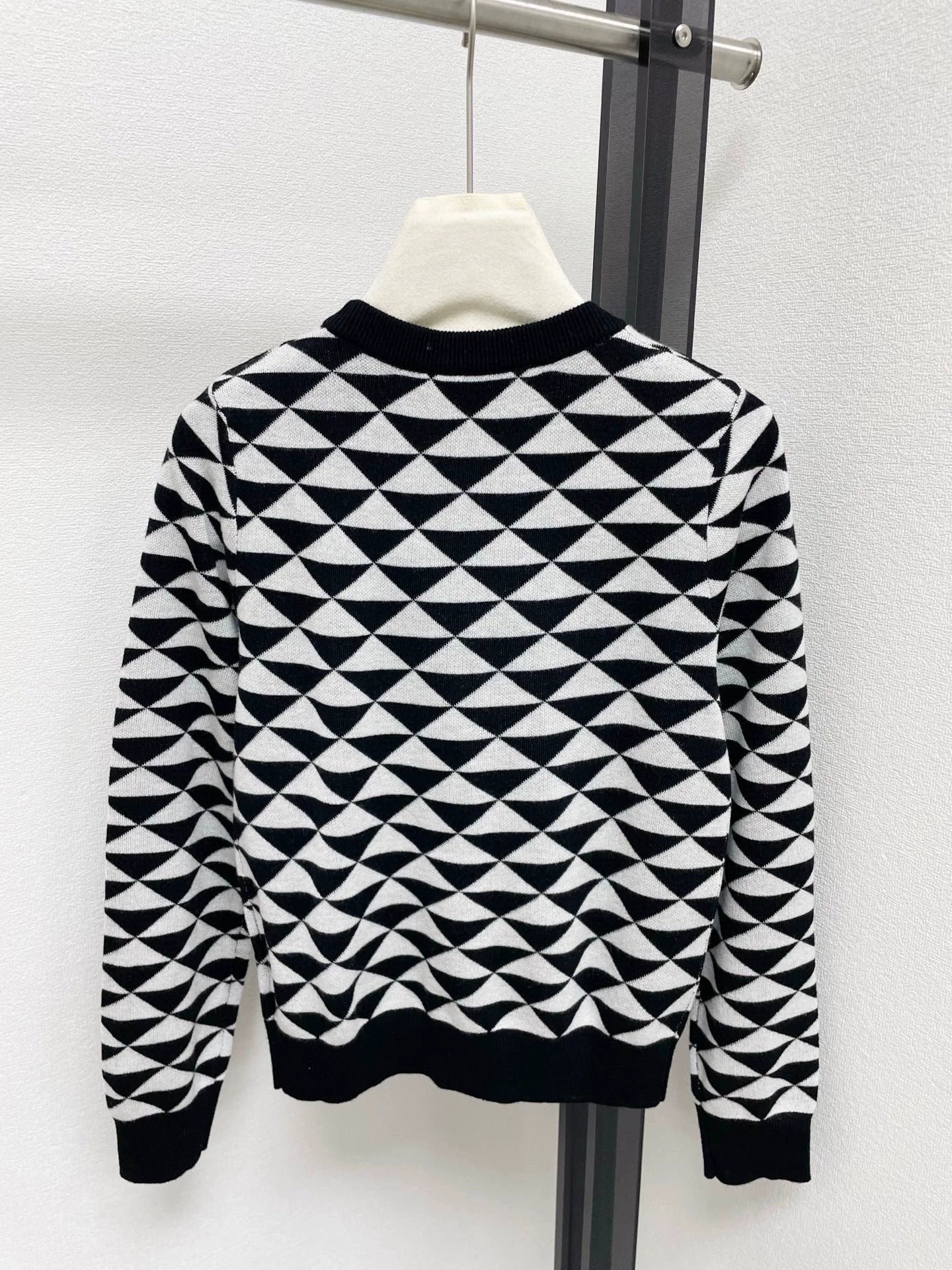 25fw Triangular knitted sweater