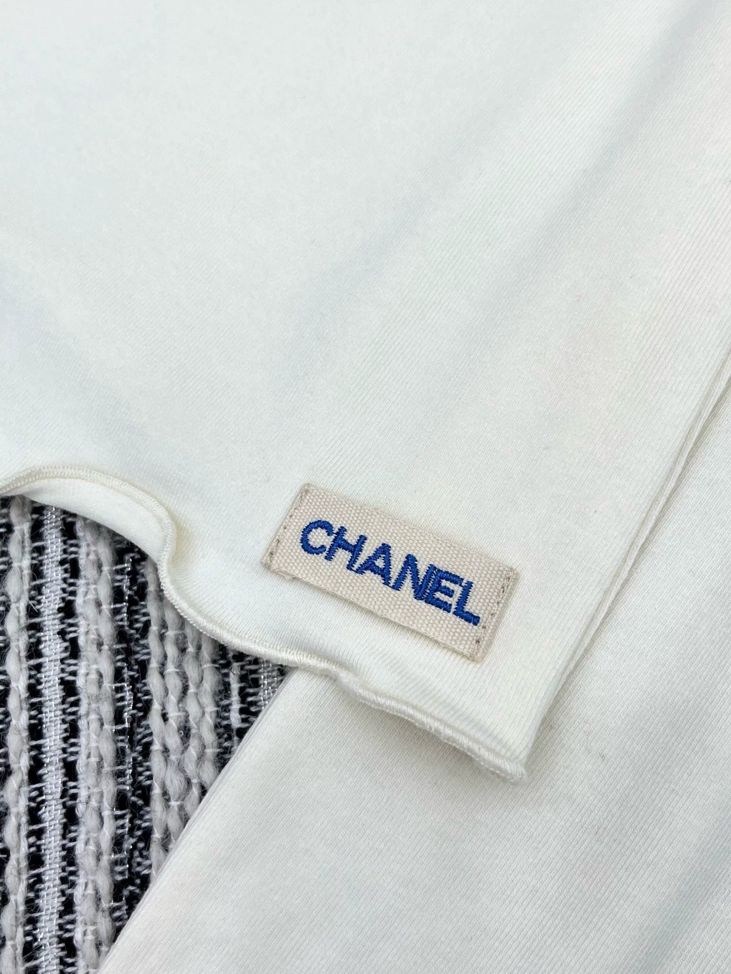 Pearl decoration versatile base shirt