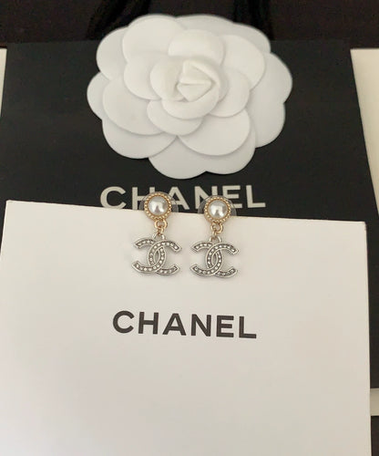 Double C pearl earrings