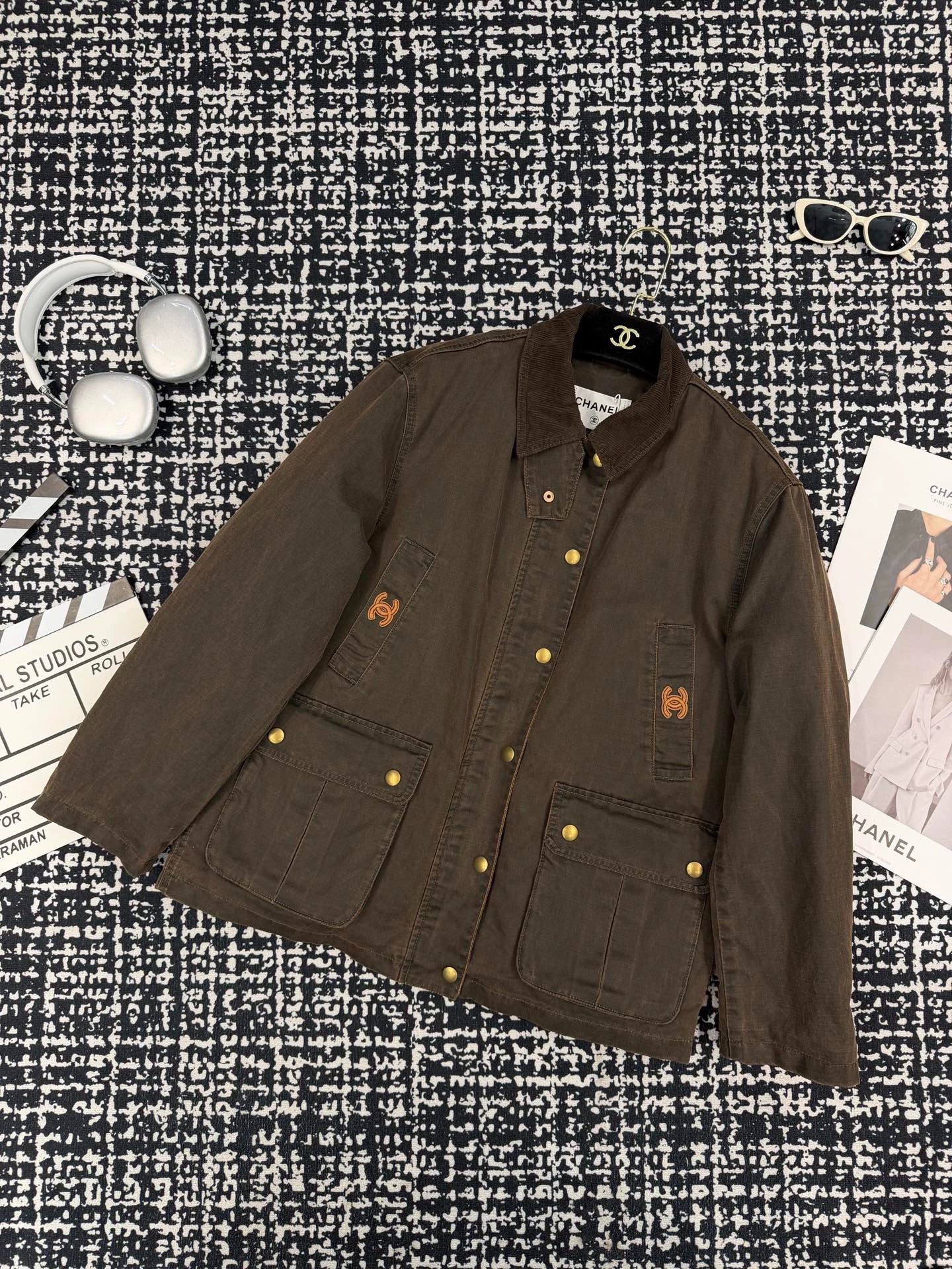 Make old denim workwear and goose down clothing