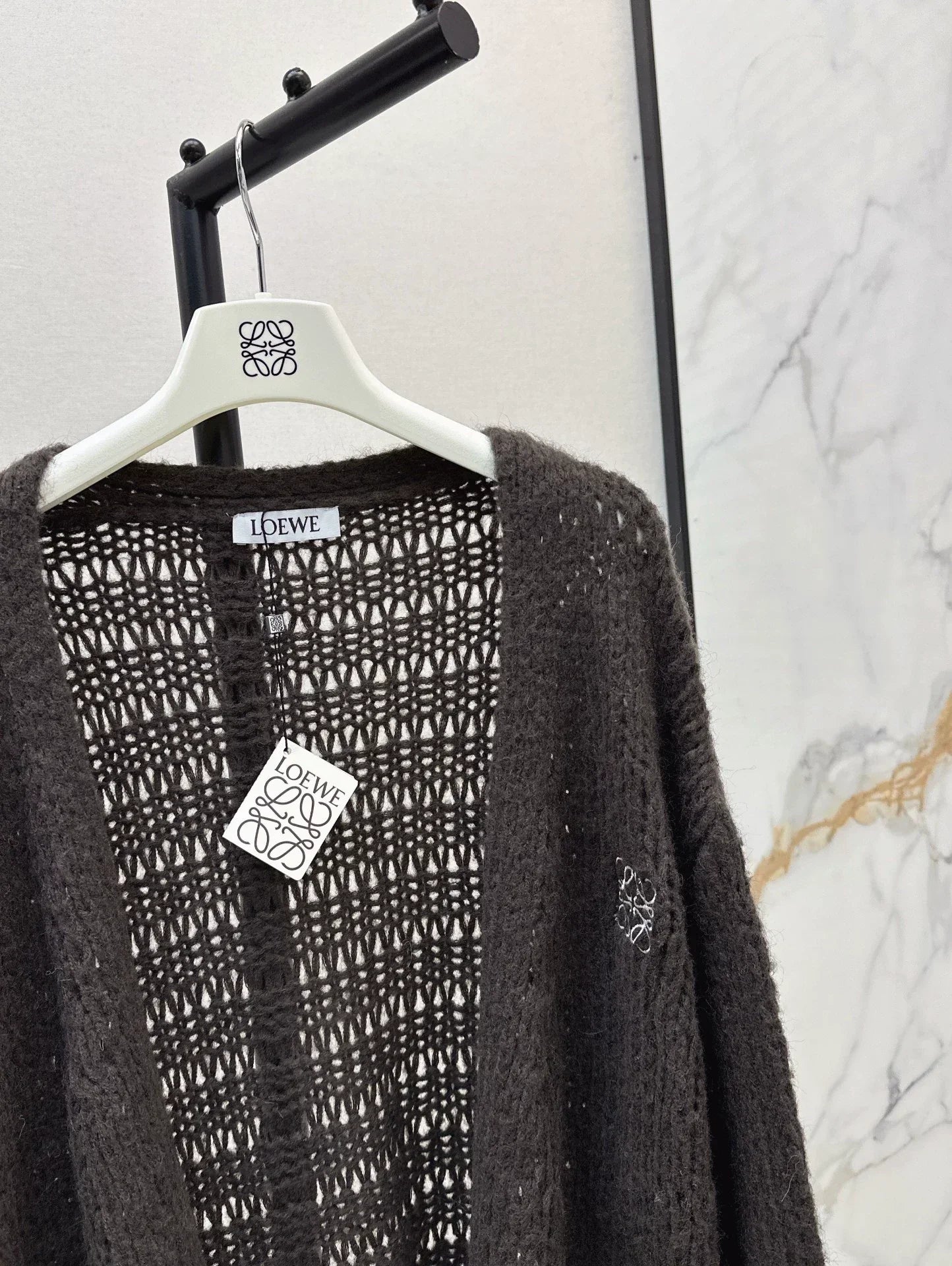 25 Embroidered decorative V-neck knitted silhouette cardigan