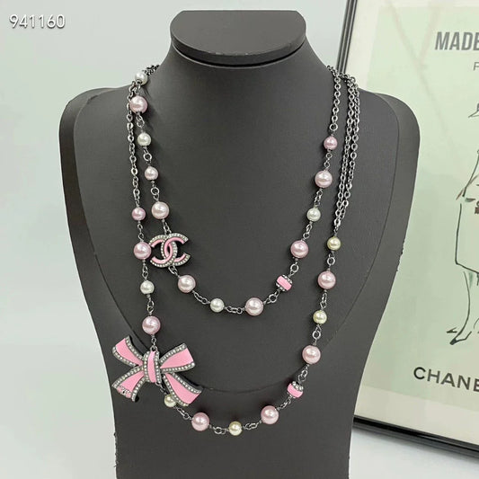 Pink enamel bow pearl sweater chain