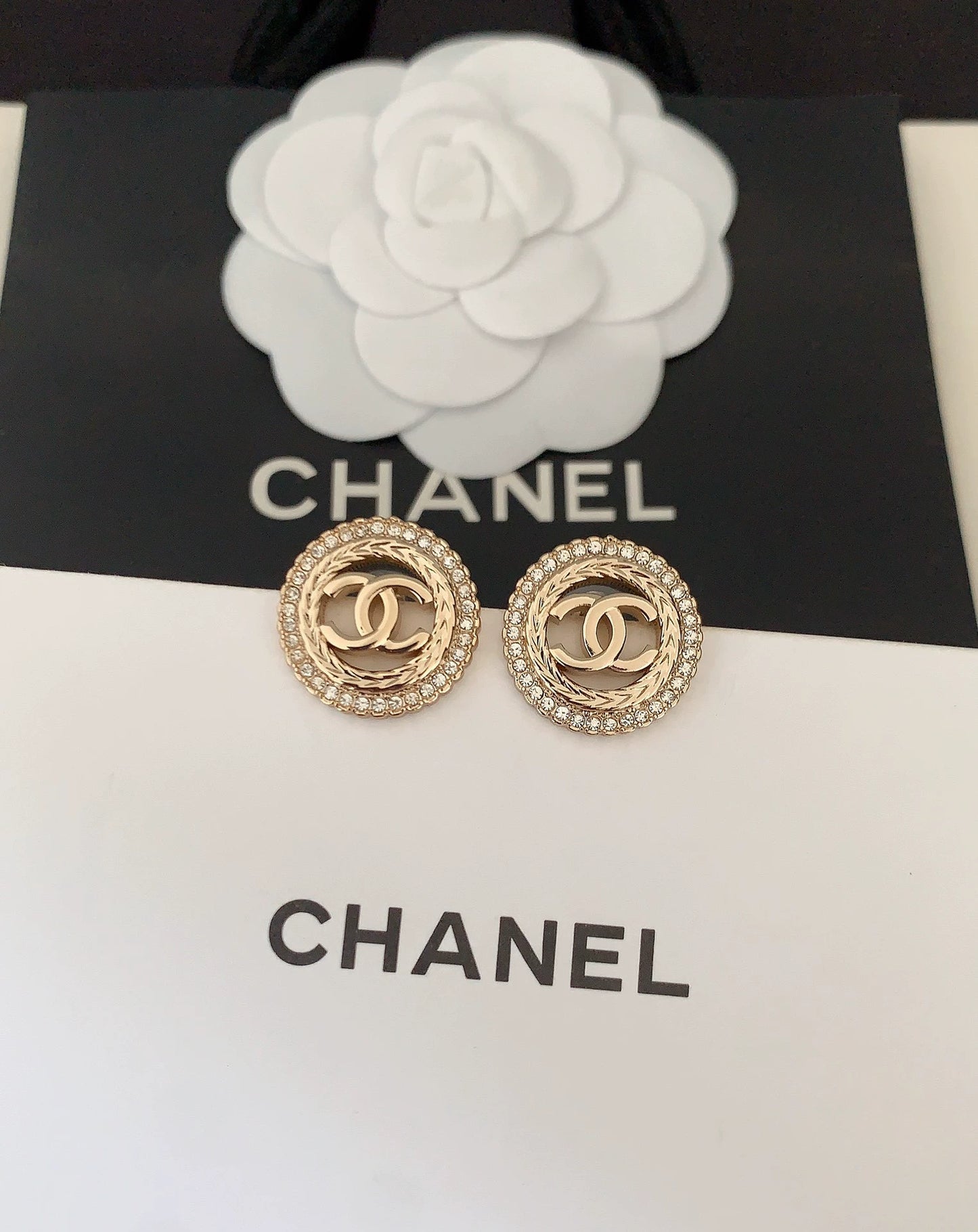 Double C round earrings