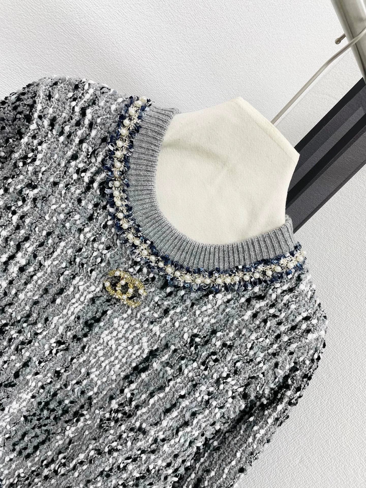 25fw Sequined knitted sweater