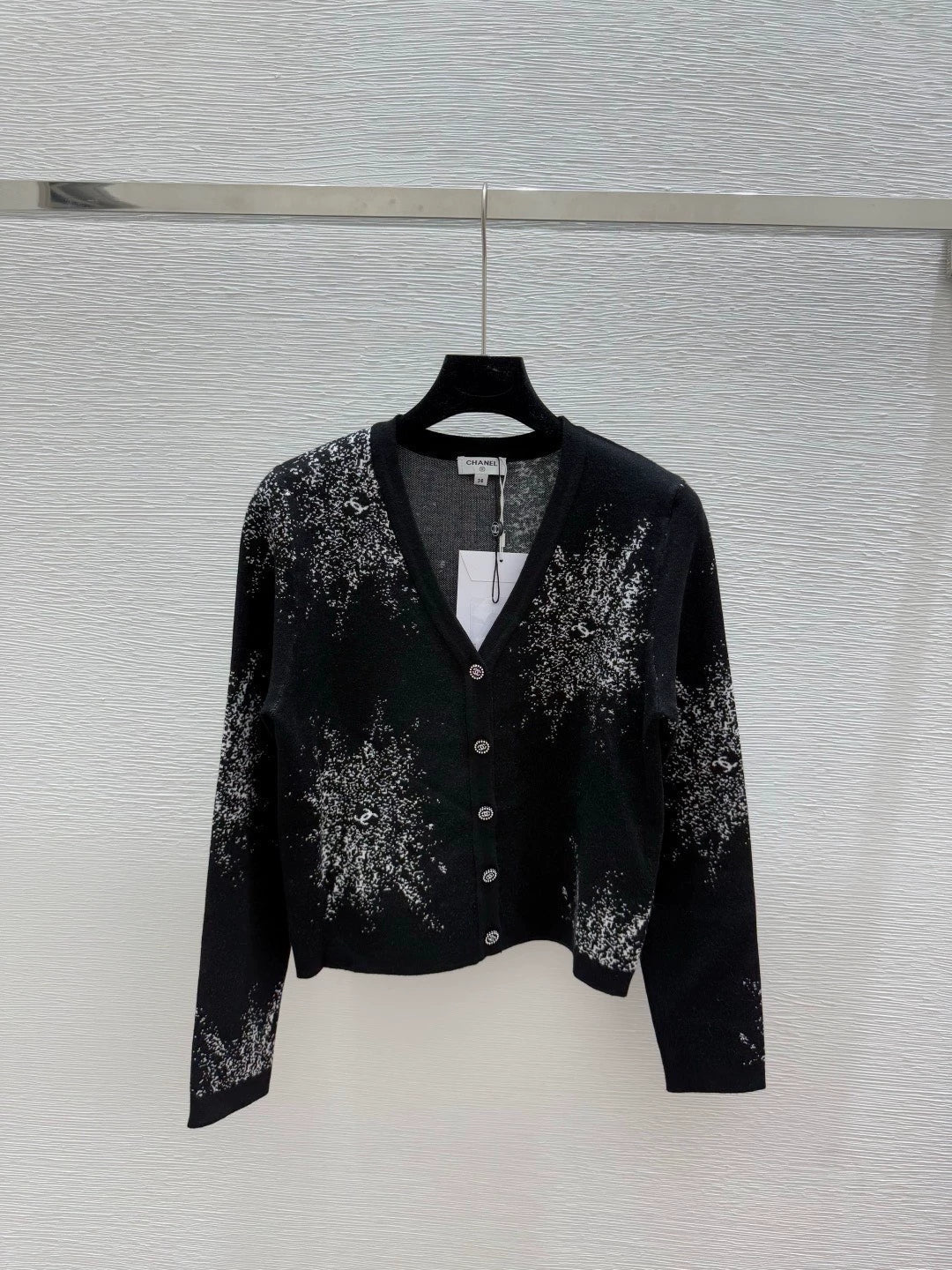 25fw Jacquard V-neck cardigan