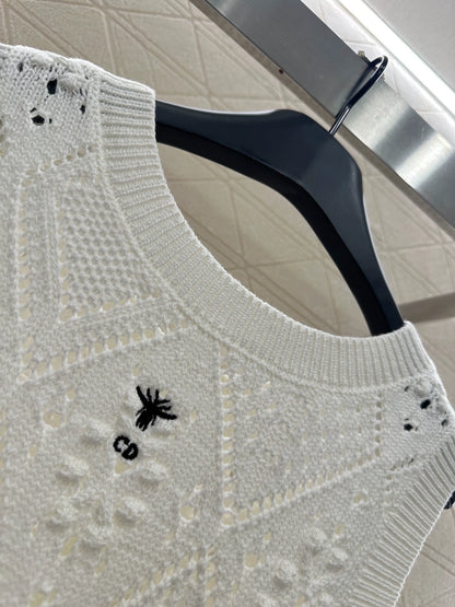 Hollow jacquard knitted vest