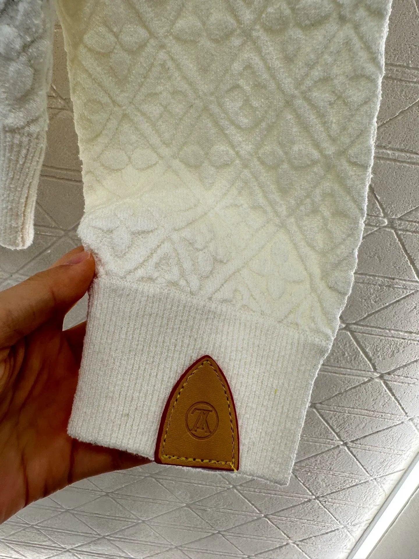 25 Sanhua diamond grid pullover sweater