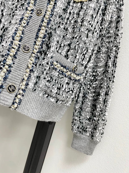 25fw Wearing a round neck cardigan with beads