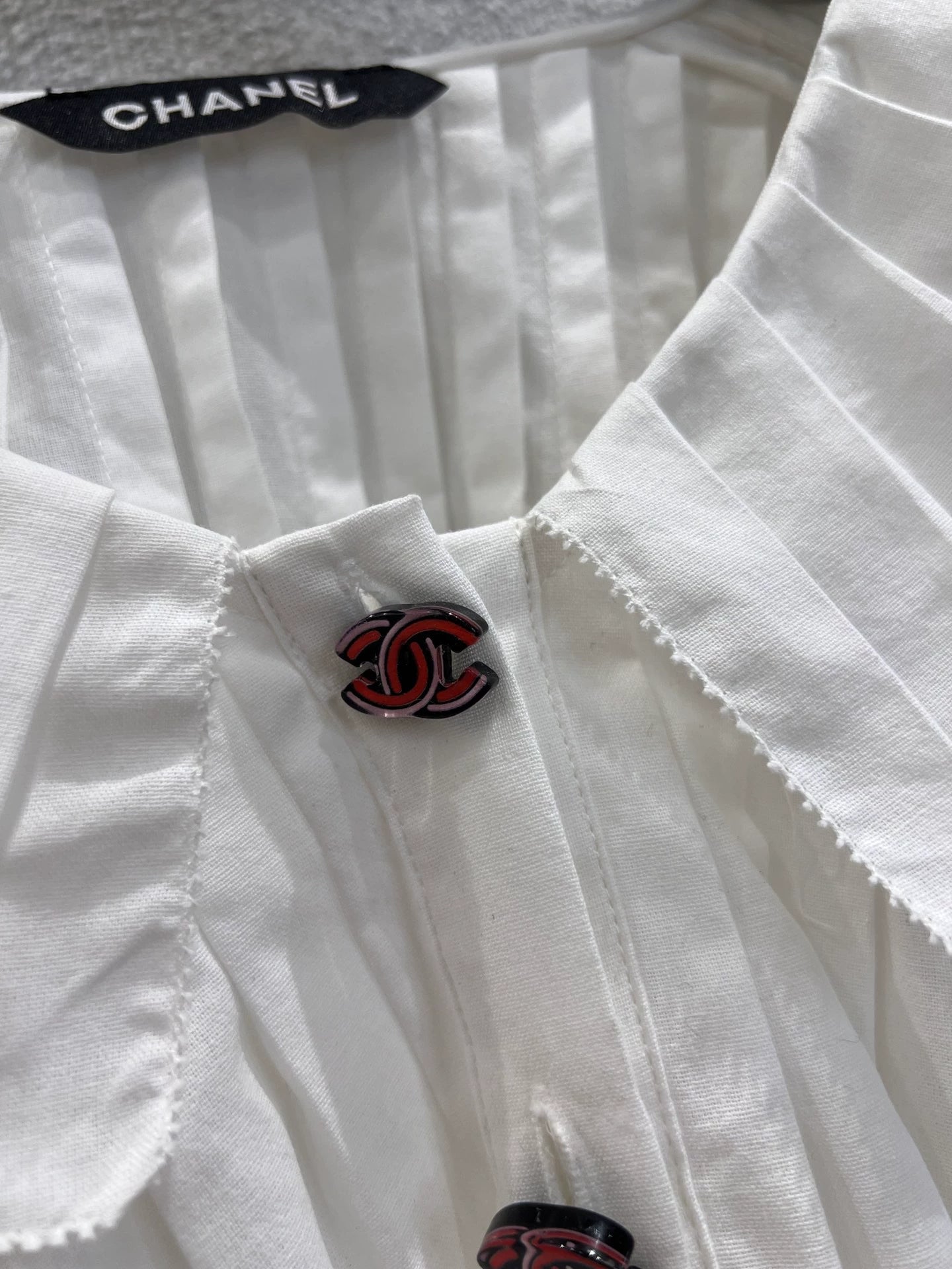 Single breasted pleated doll collar long sleeved shirt