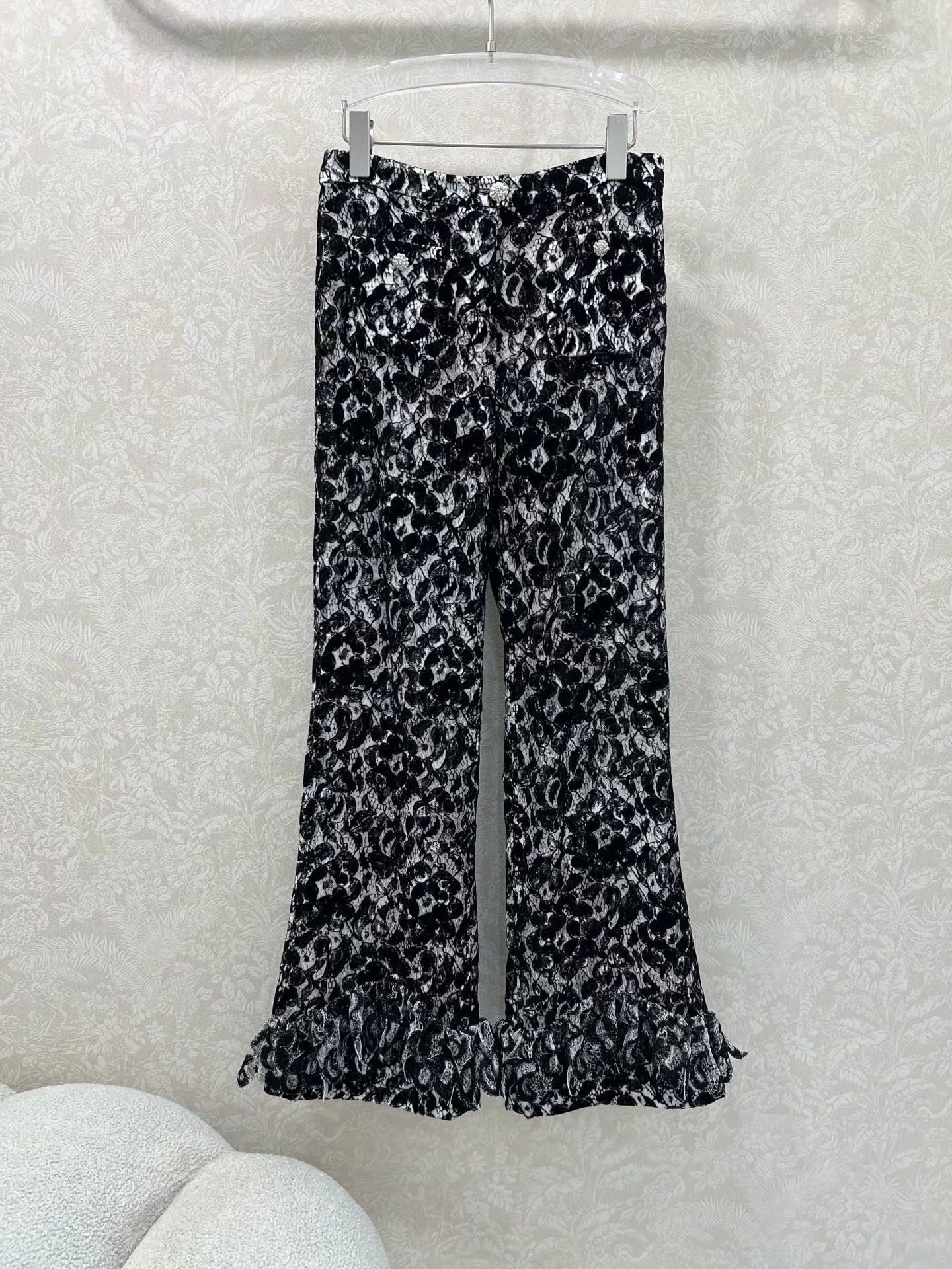 Lace small fragrant trumpet pants