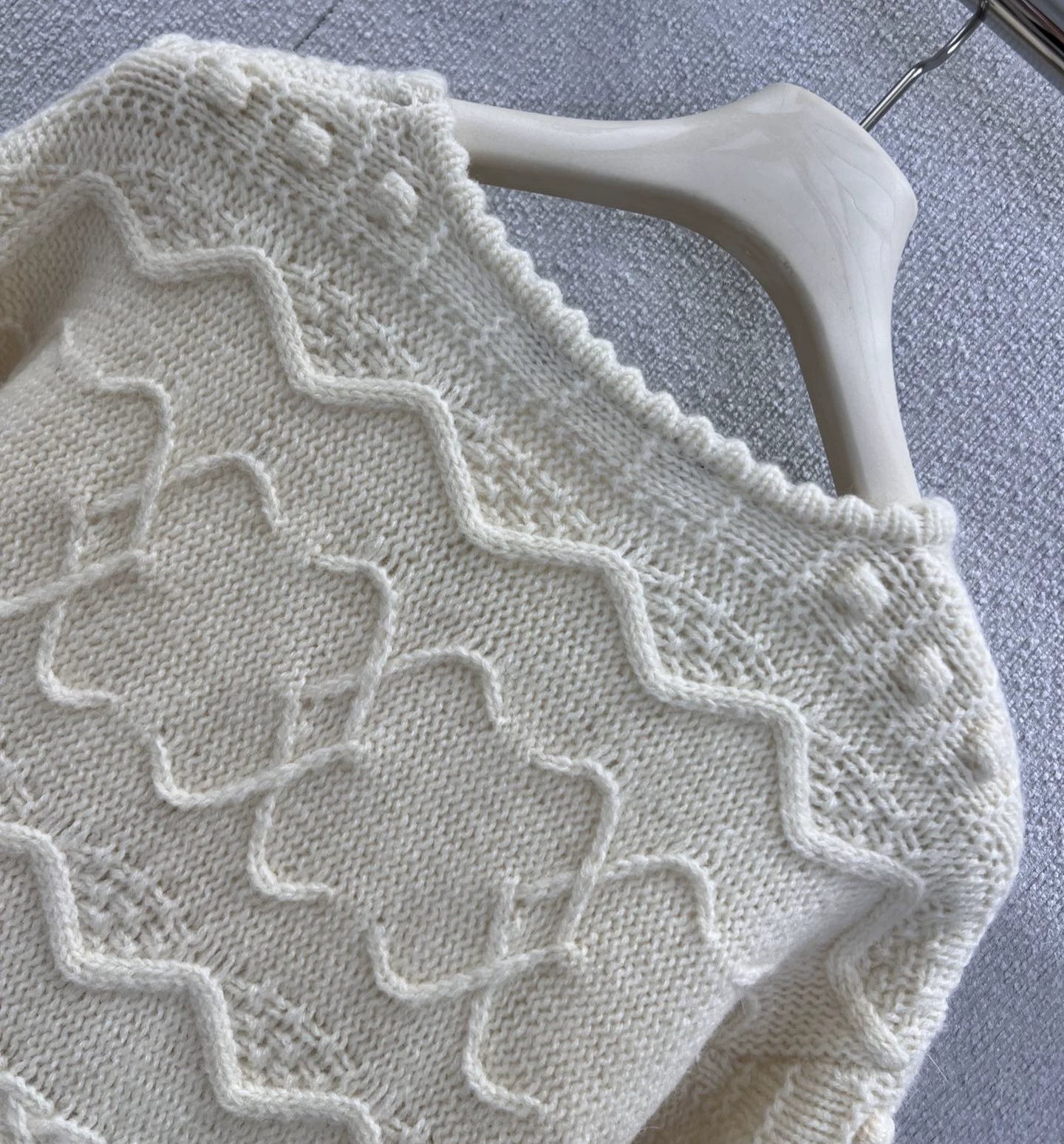 Hook flower round neck sweater