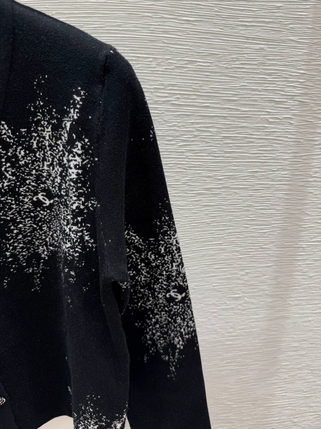 25fw Jacquard V-neck cardigan