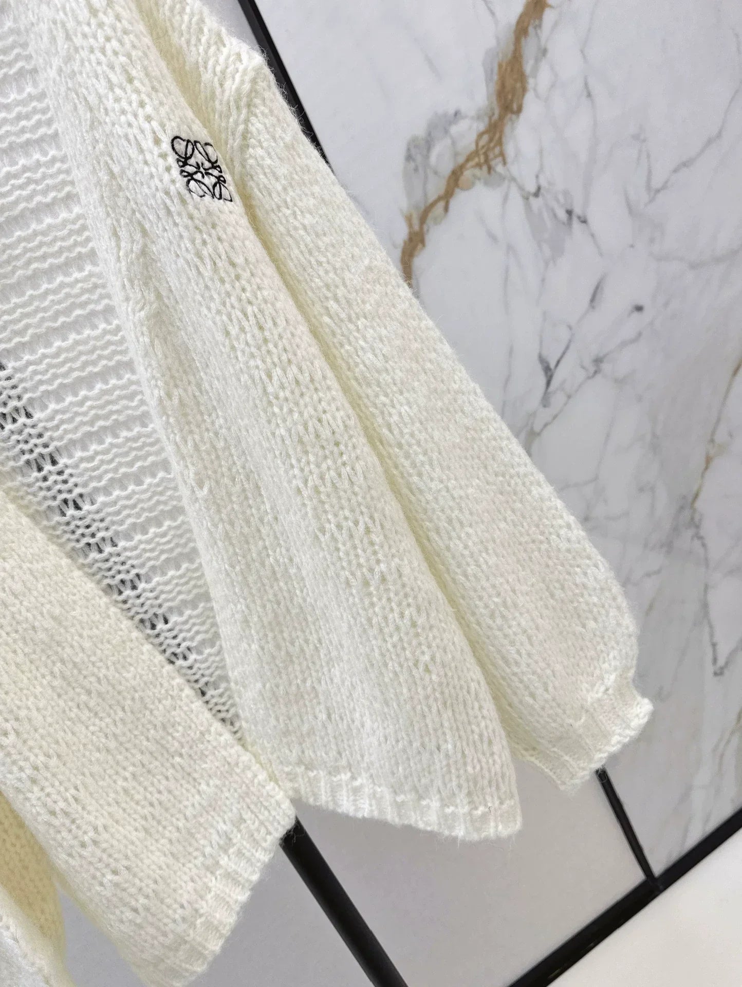 25 Embroidered decorative V-neck knitted silhouette cardigan