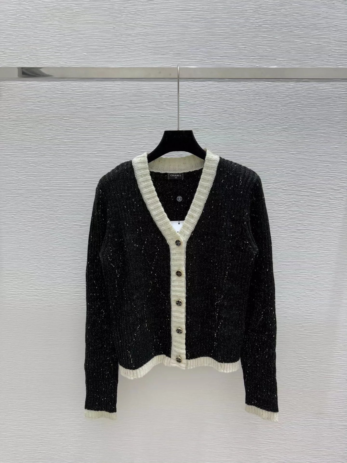 25fw Knitted long-sleeved cardigan