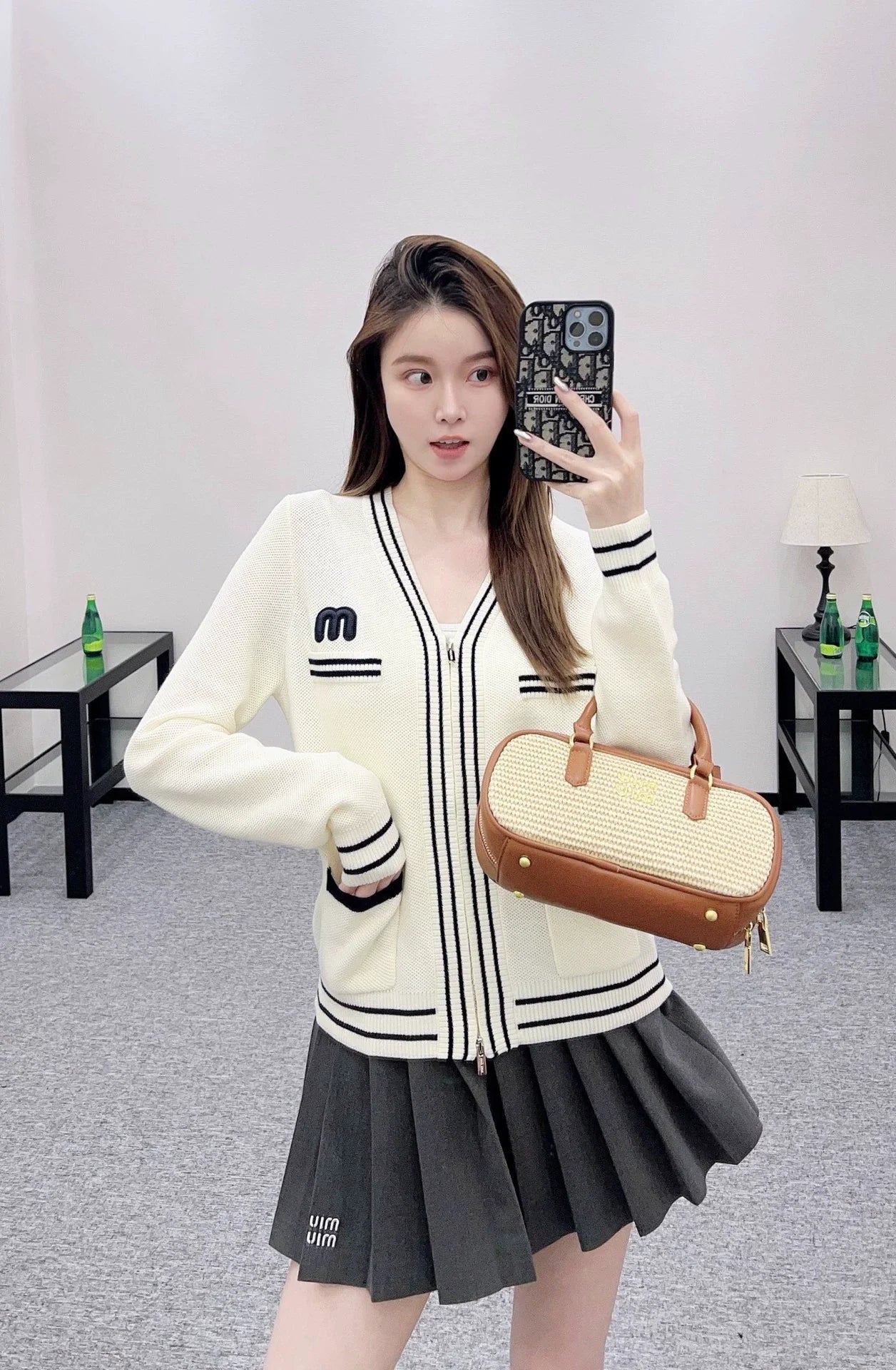 25fw V-neck striped knitted cardigan