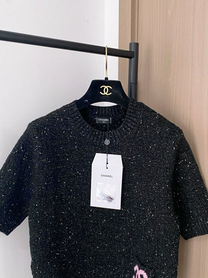 Logo pocket round neck short sleeved shirt