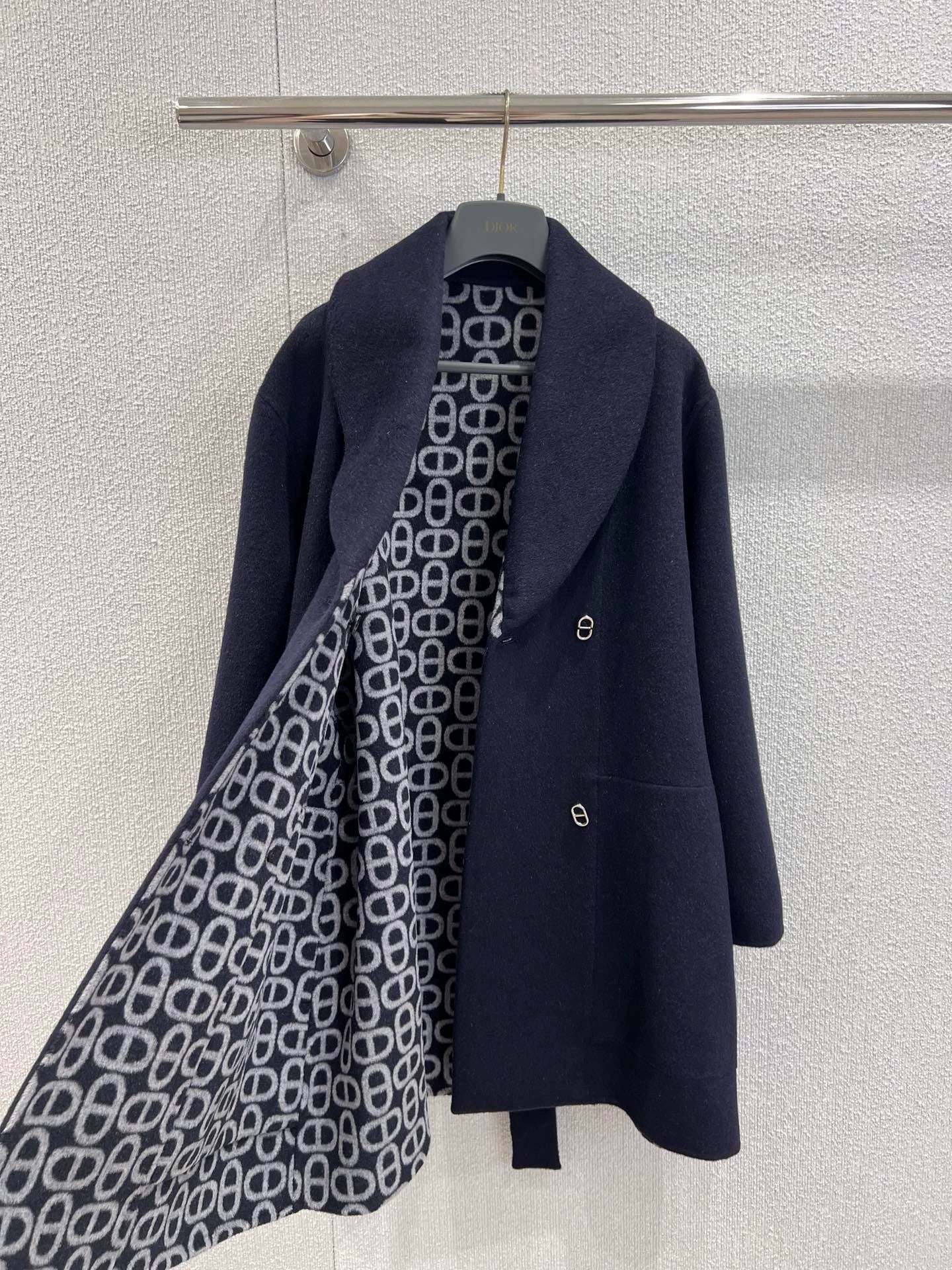 Pig nose button medium long cashmere coat