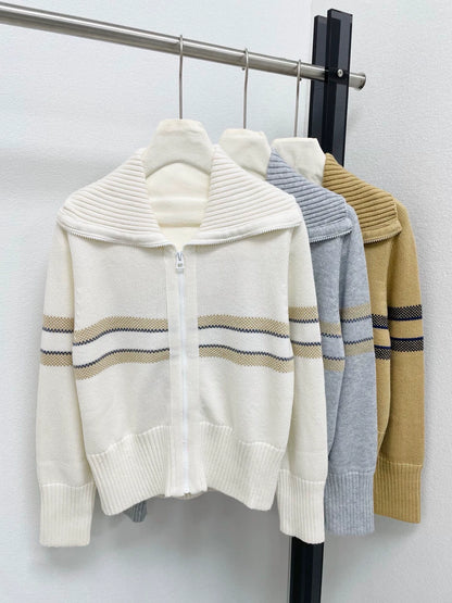 25fw Navy collar cardigan with contrasting colors