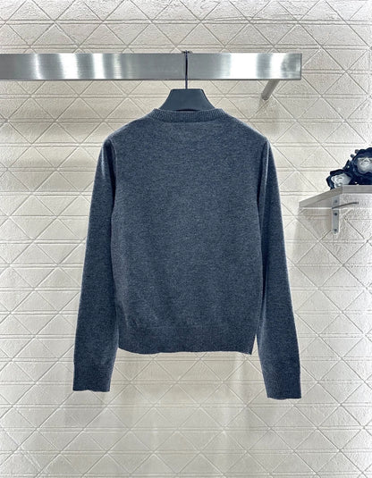 Half open button knit long sleeved shirt