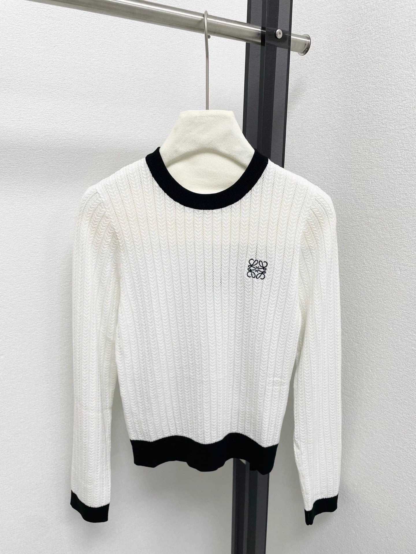 25fw Embroider a color blocked knit sweater