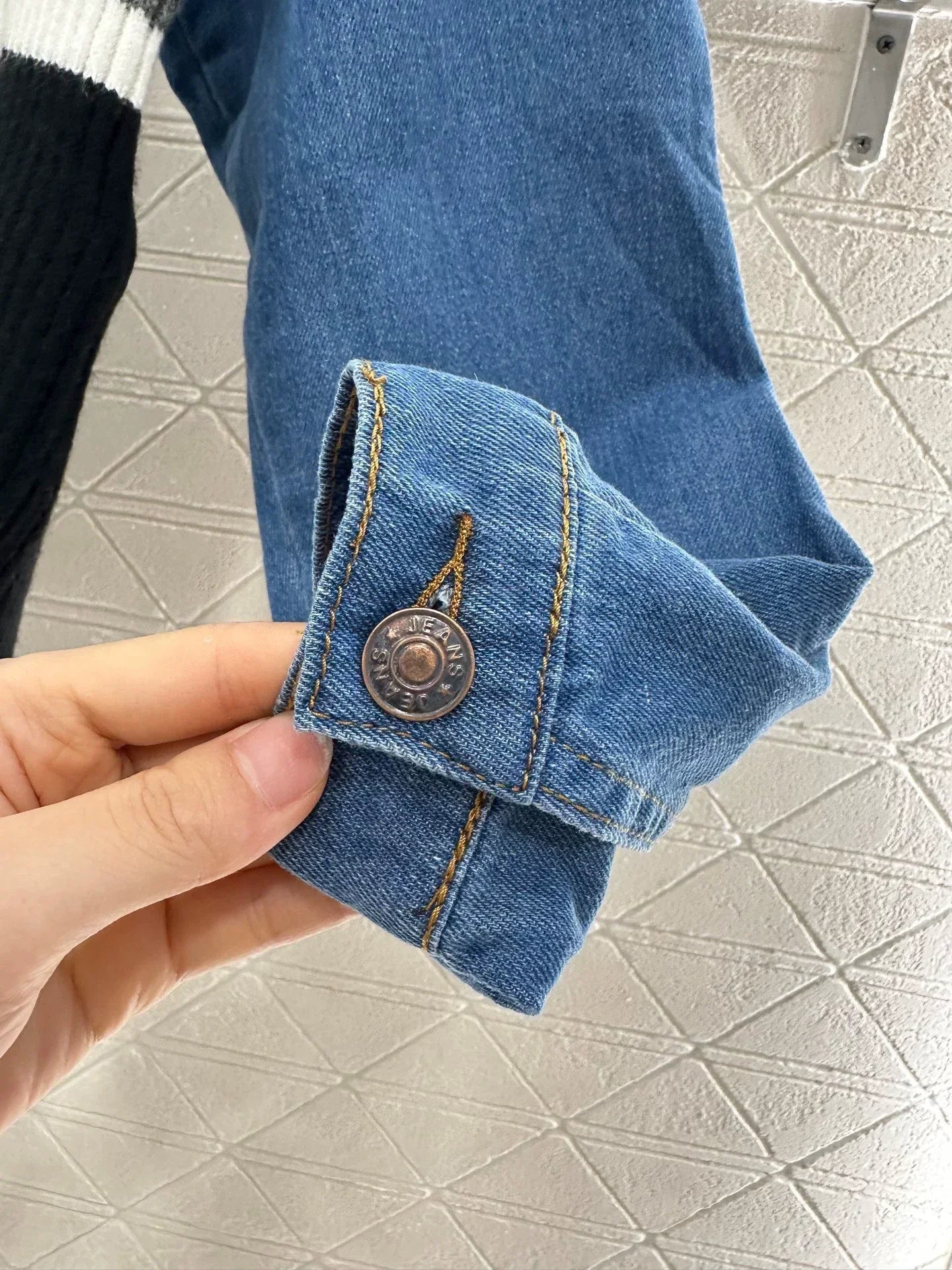 25 Splicing denim knit top