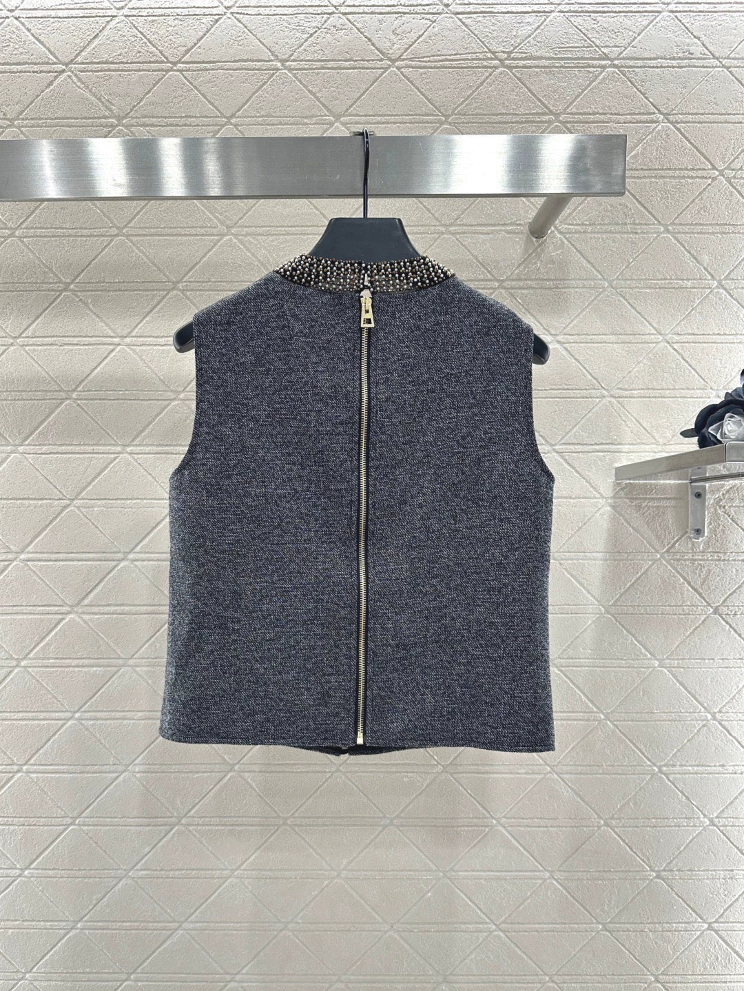 25fw Sleeveless top and skirt set