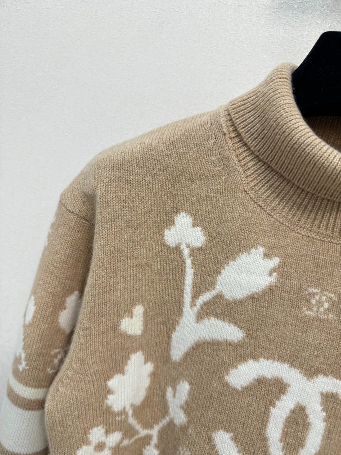 Cashmere high neck sweater