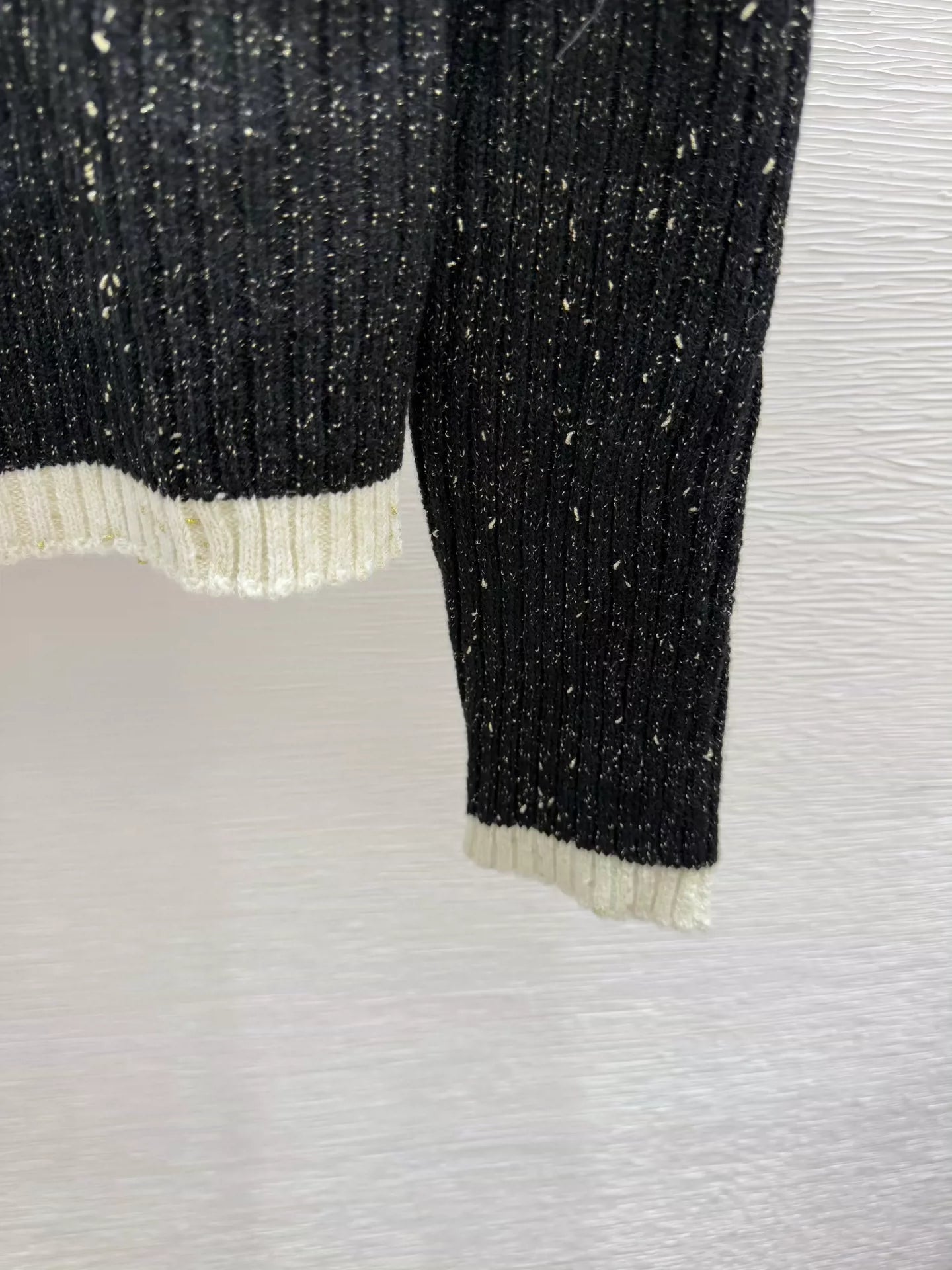 25fw Knitted long-sleeved cardigan