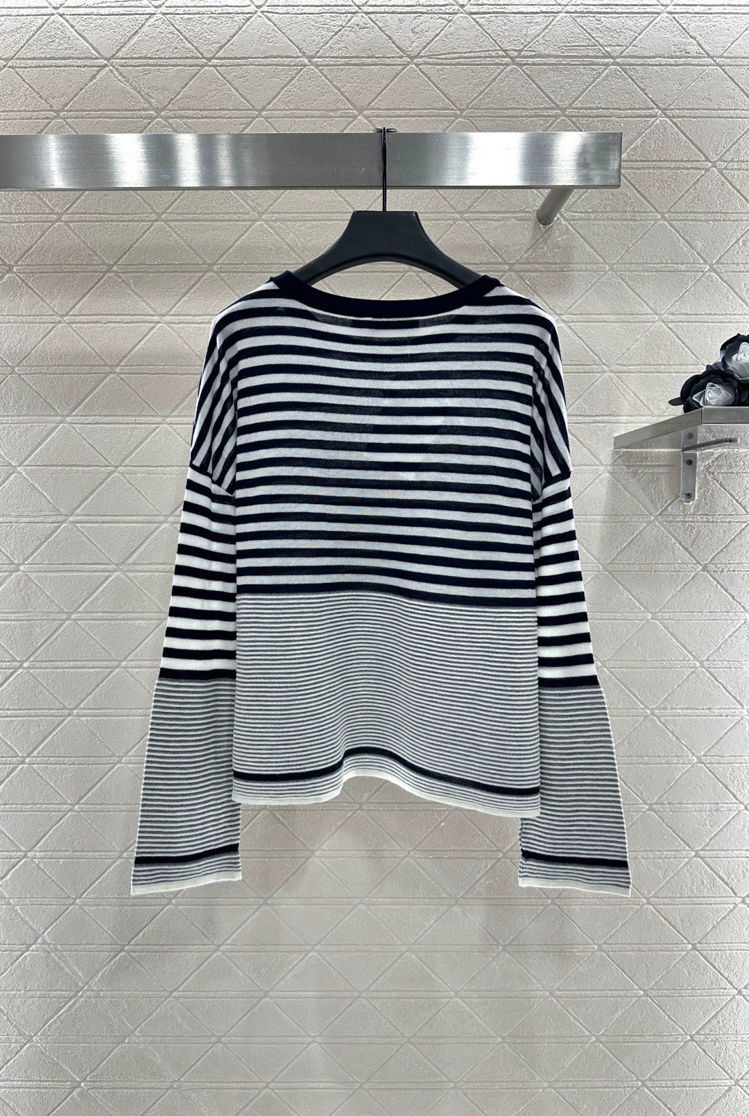 25fw Loose striped knitted sweater