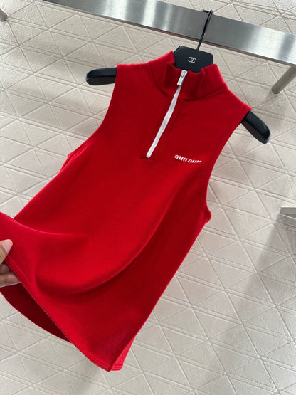 Small stand collar knitted vest