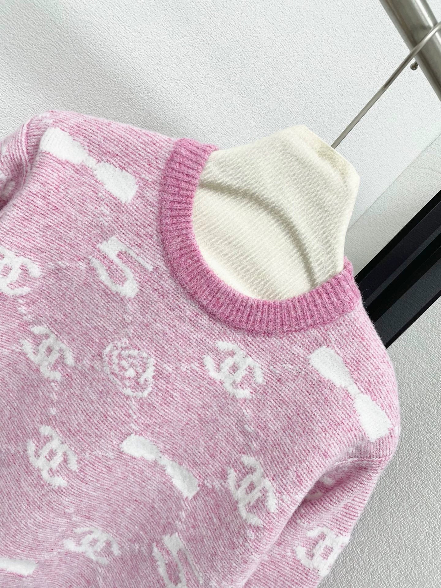 Diamond shaped Double C Bow Sweater
