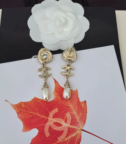 Double C pearl earrings