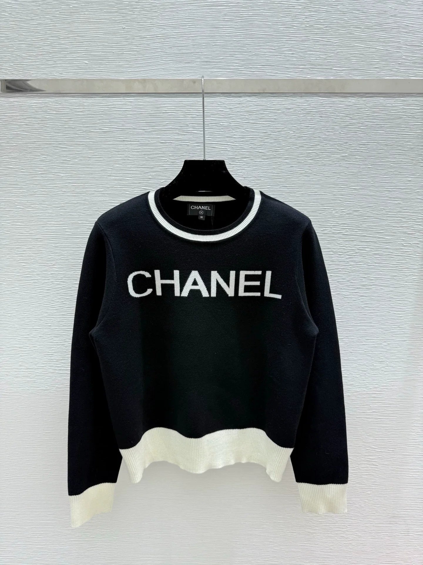 25fw Black and white color blocked knitted sweater