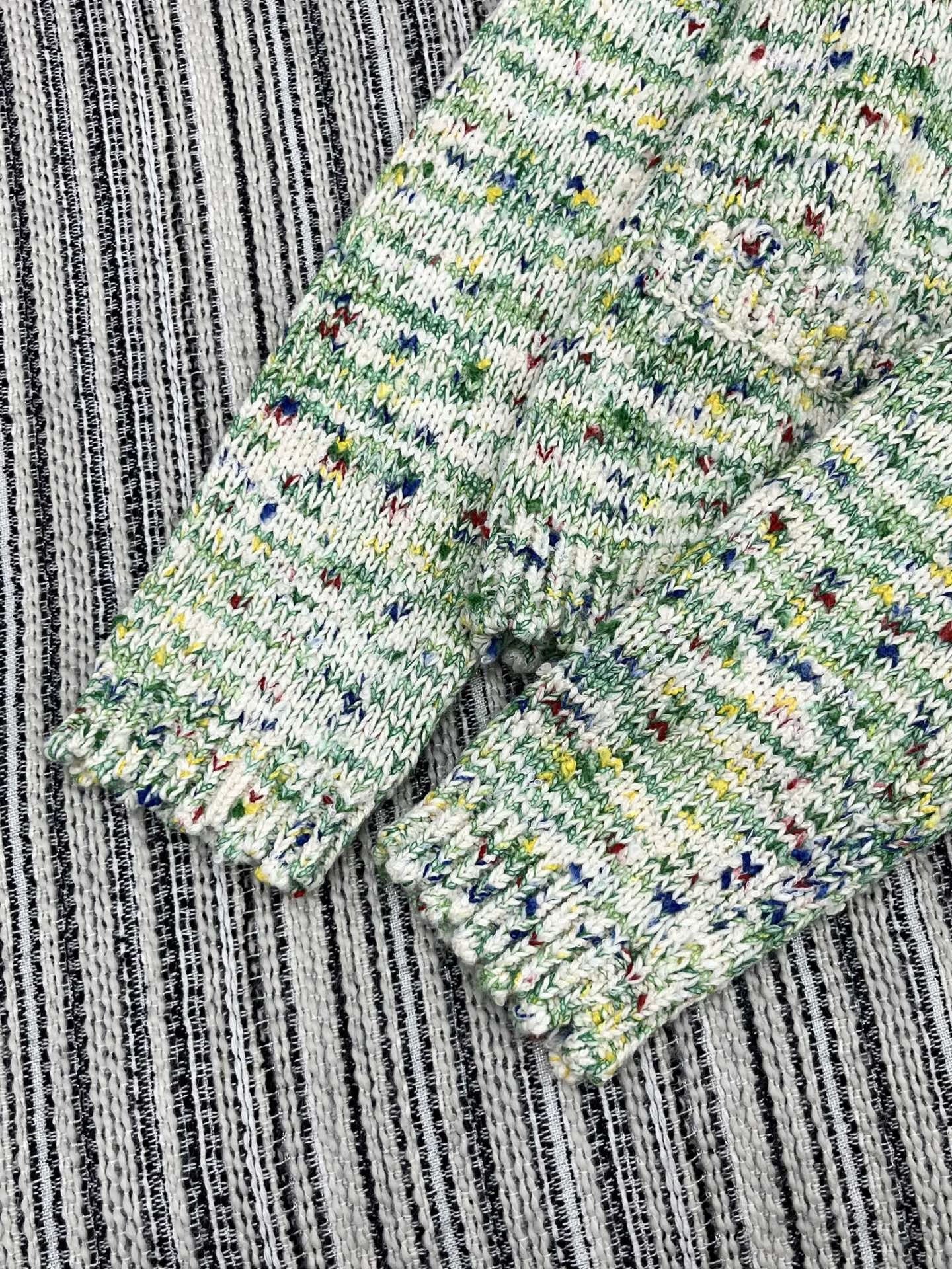 25fw Gem buckle V-neck long sleeved knitted jacket