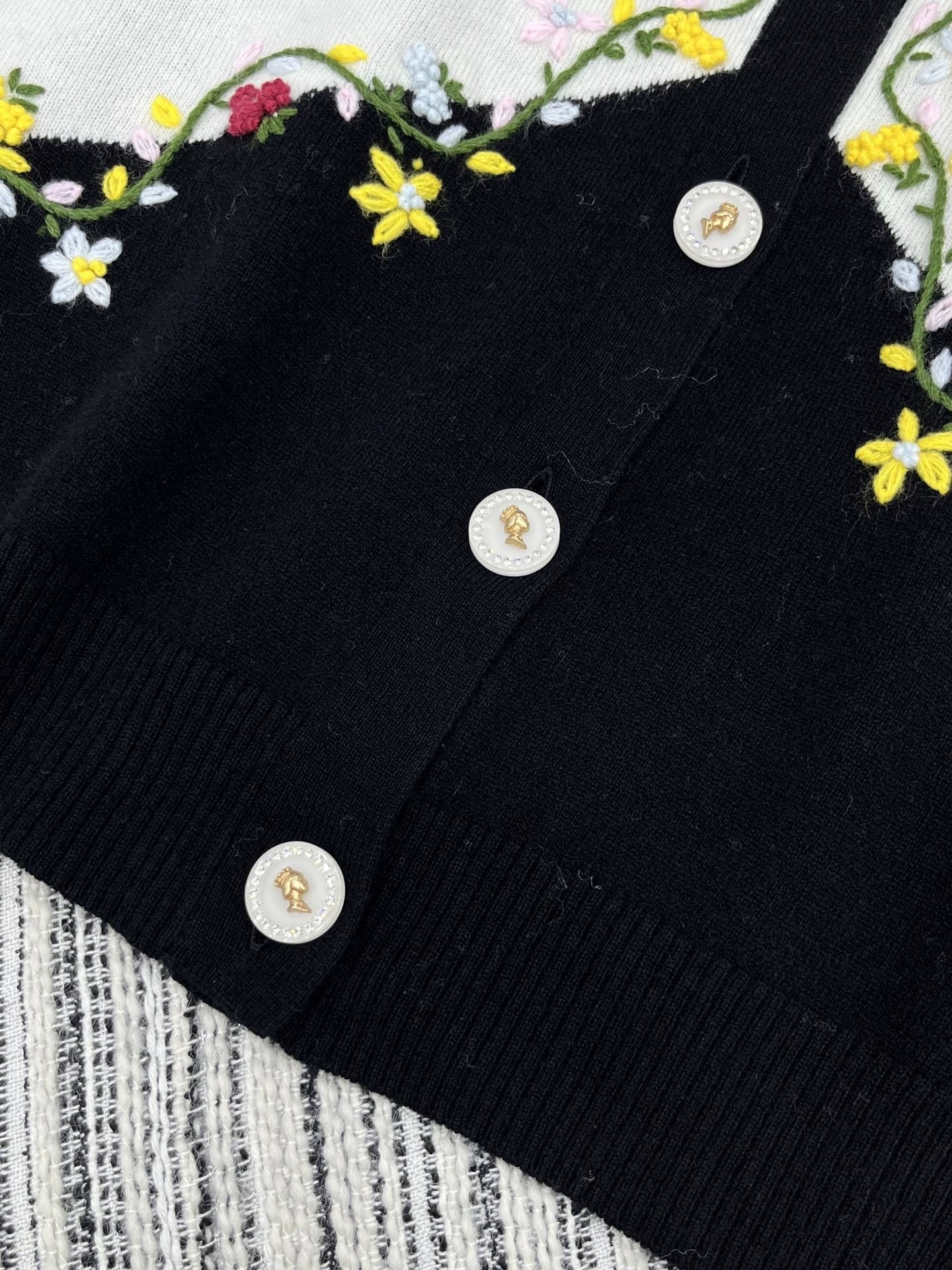 25fw Single breasted V-neck cardigan