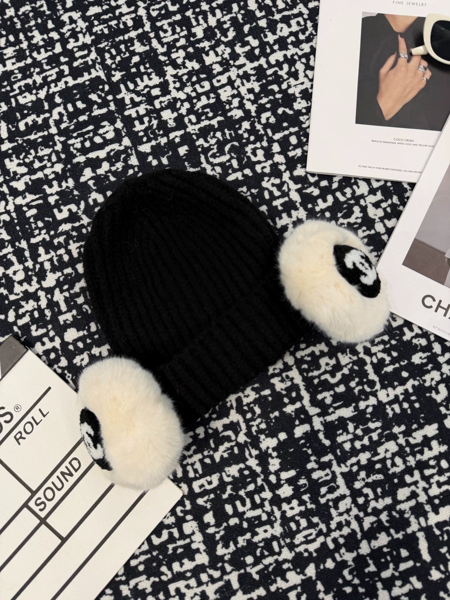 Earbag connected wool hat