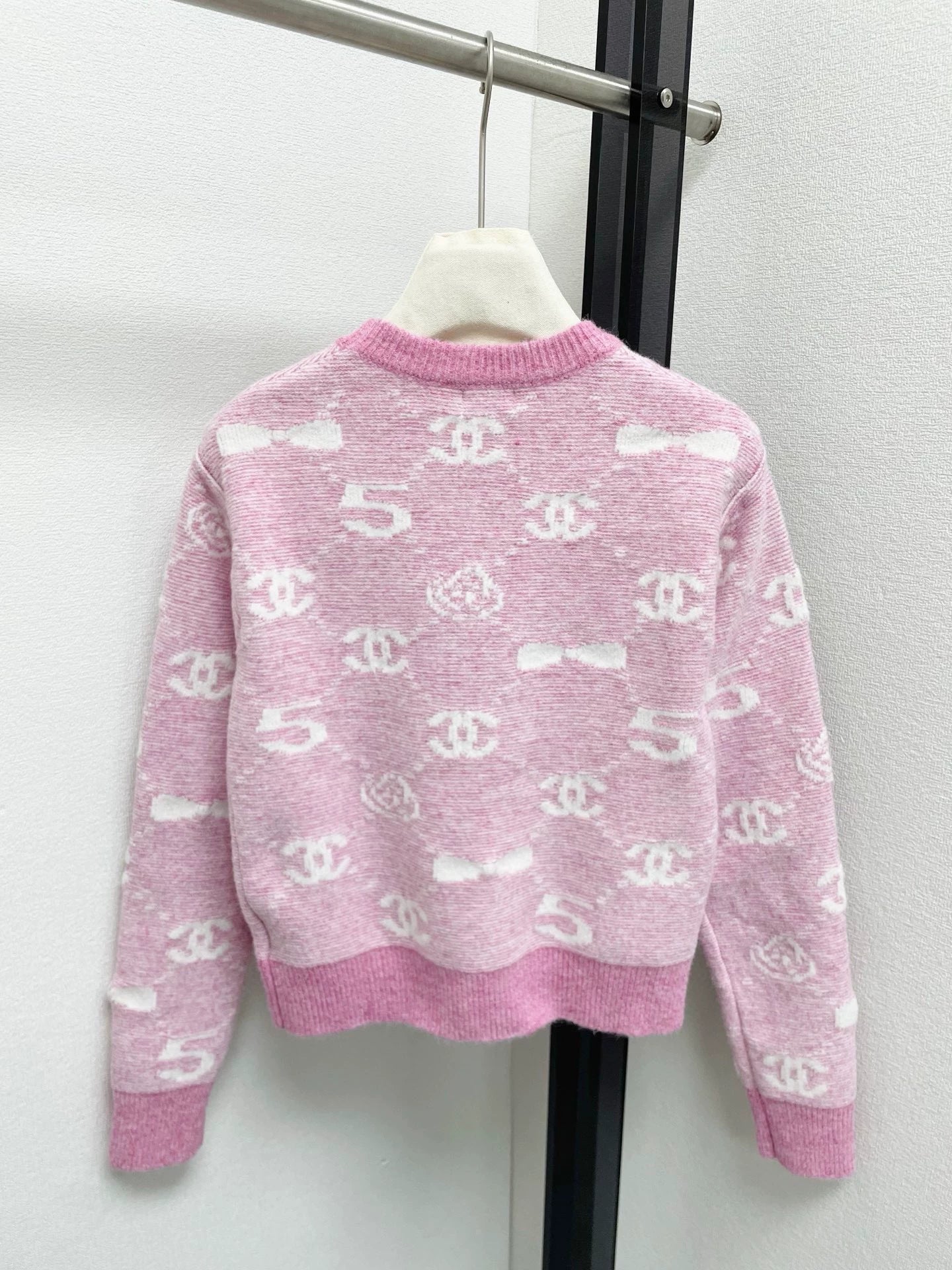 Diamond shaped Double C Bow Sweater