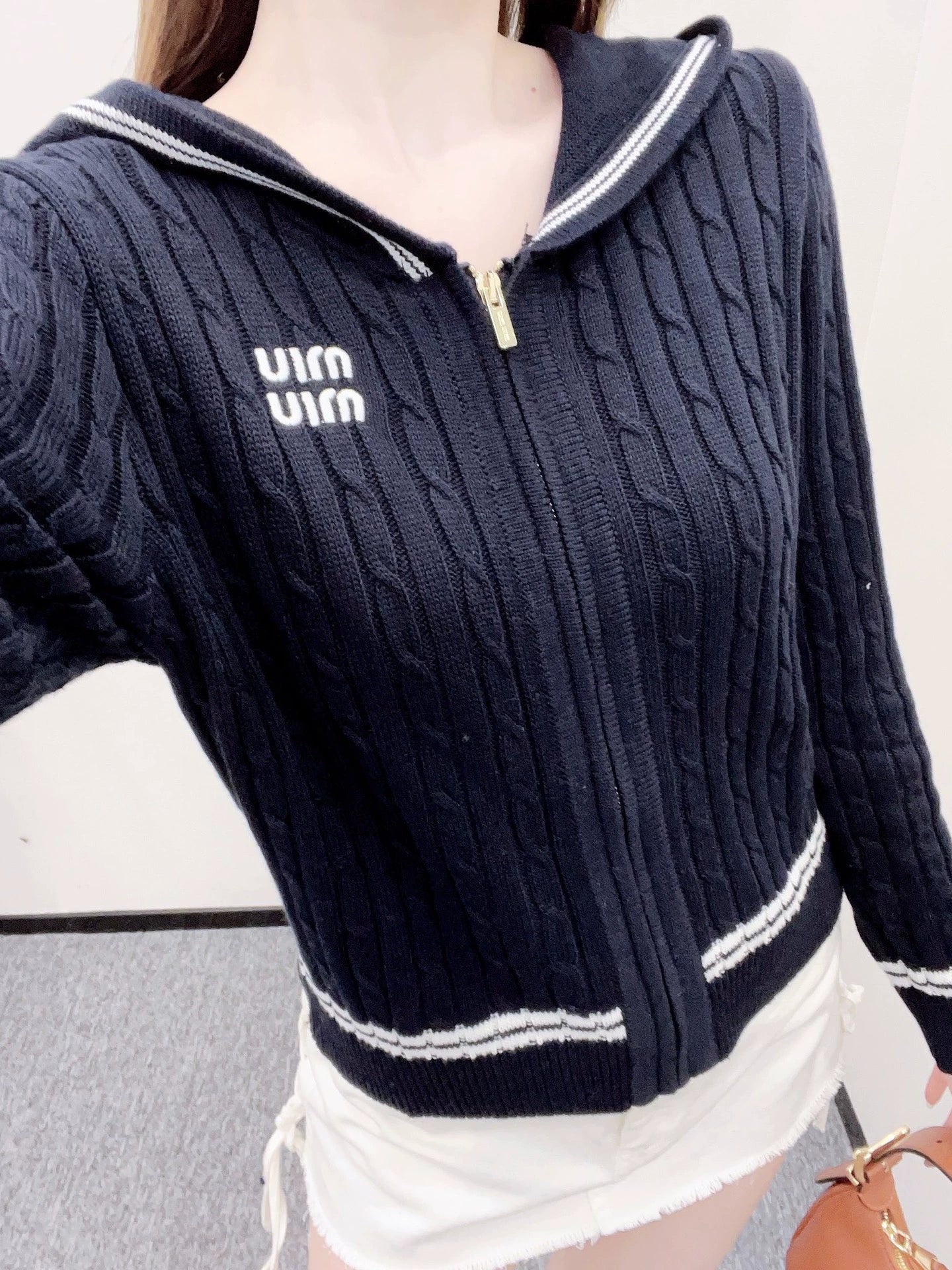 25 Hooded zipper knitted cardigan