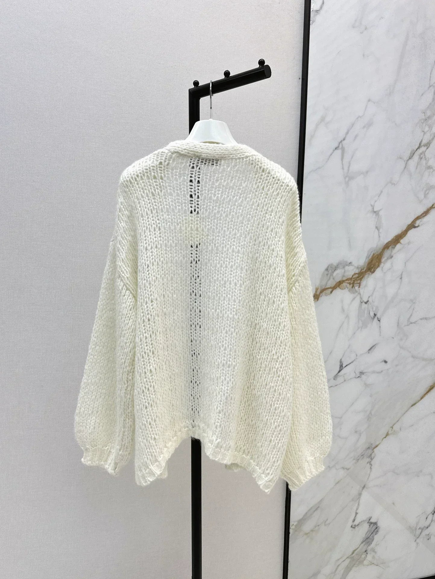 25 Embroidered decorative V-neck knitted silhouette cardigan