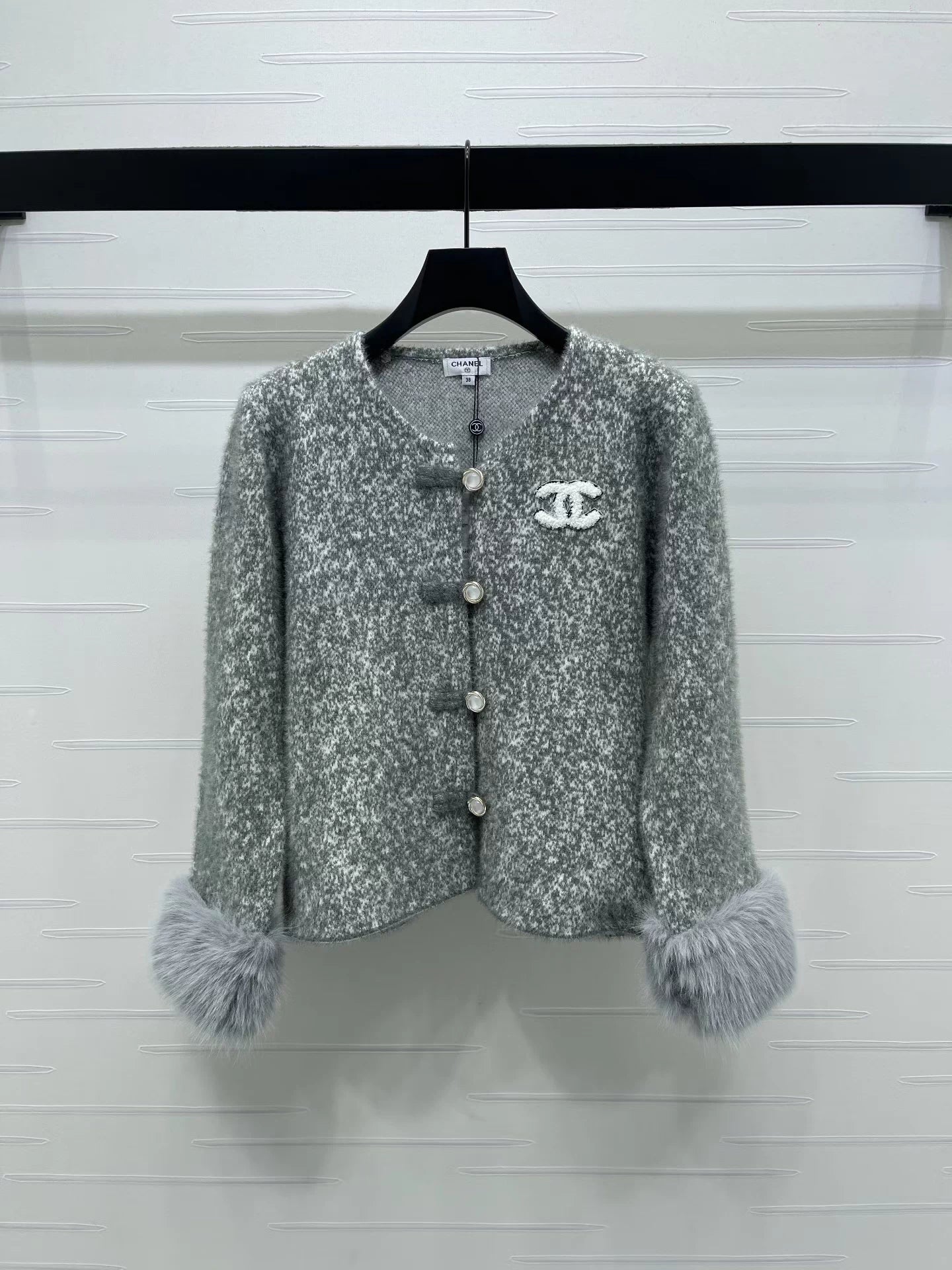 Detachable woolen sleeve round neck cardigan