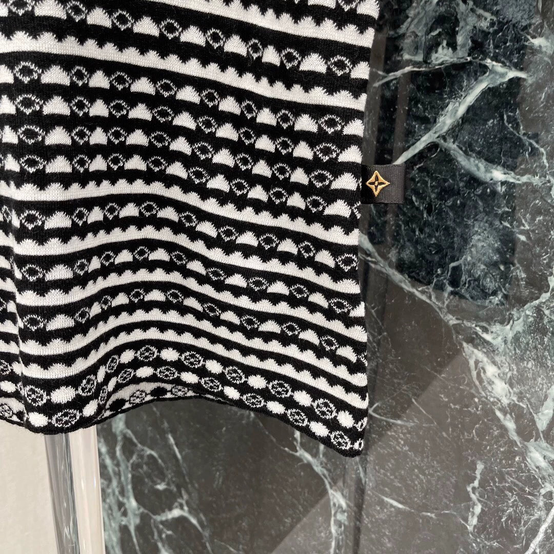 25 Summer new black and white striped knitted short sleeves