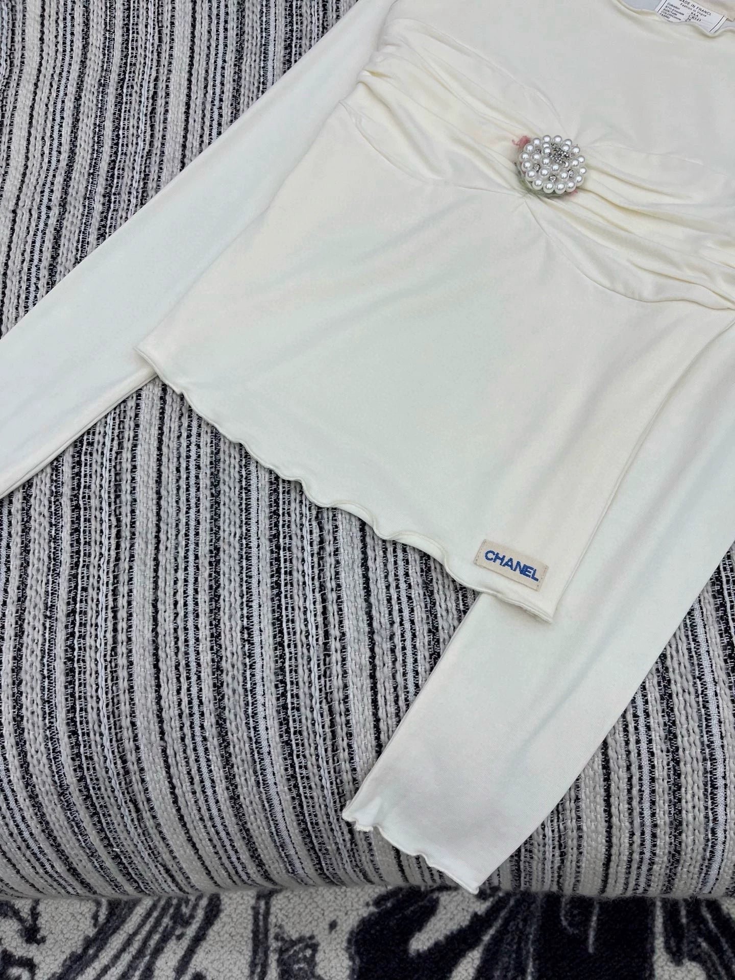 Pearl decoration versatile base shirt