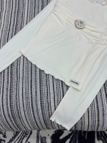 Pearl decoration versatile base shirt