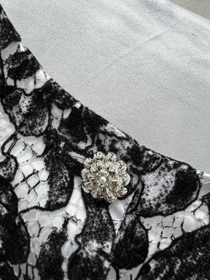 Xiaoxiangfeng lace trumpet long sleeved jacket