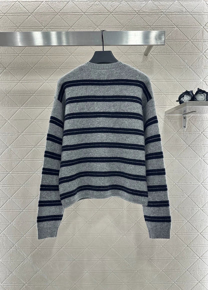 25 Striped knitted long sleeved cardigan