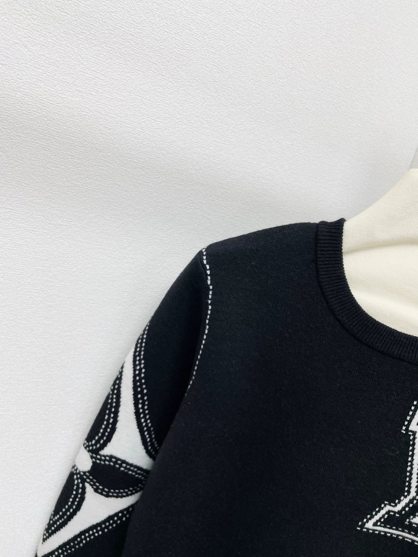 25fw Logo contrasting jacquard sweater